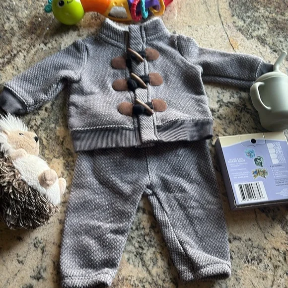 Bundle new born baby boy NWOT 2 pc outfit with Velcro front closure +4 items - Picture 9 of 13